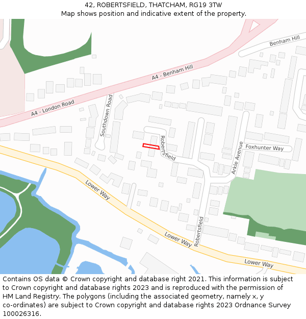 42, ROBERTSFIELD, THATCHAM, RG19 3TW: Location map and indicative extent of plot