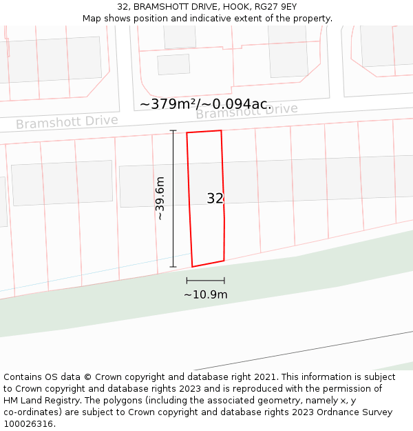 32, BRAMSHOTT DRIVE, HOOK, RG27 9EY: Plot and title map