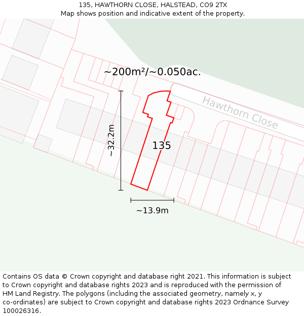 135, HAWTHORN CLOSE, HALSTEAD, CO9 2TX: Plot and title map