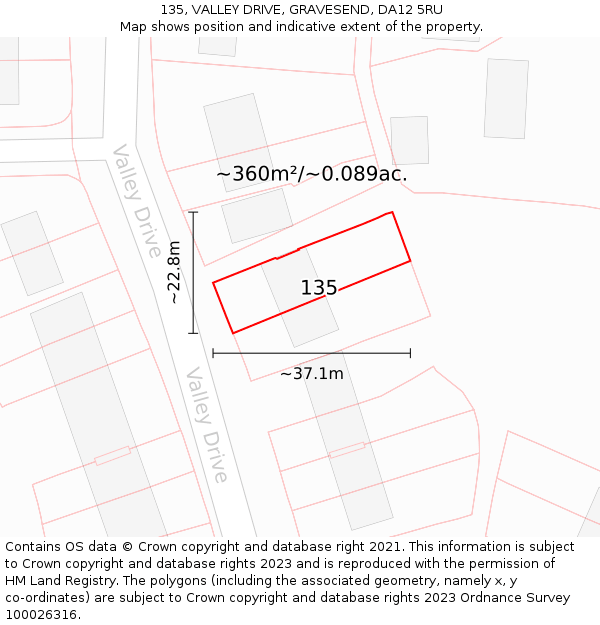 135, VALLEY DRIVE, GRAVESEND, DA12 5RU: Plot and title map