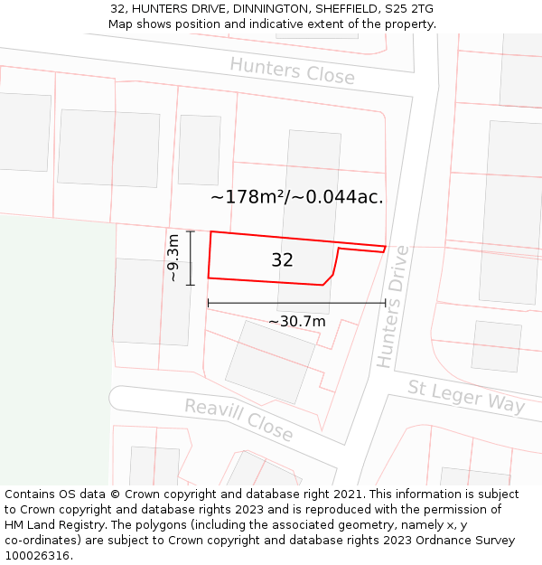 32, HUNTERS DRIVE, DINNINGTON, SHEFFIELD, S25 2TG: Plot and title map