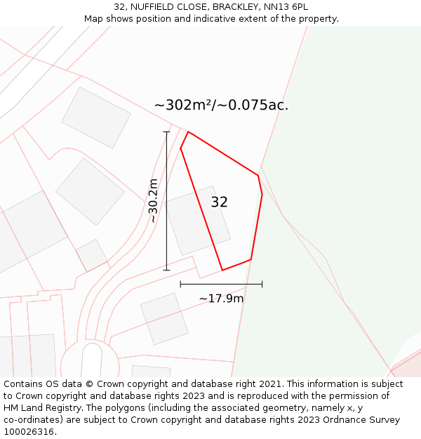 32, NUFFIELD CLOSE, BRACKLEY, NN13 6PL: Plot and title map